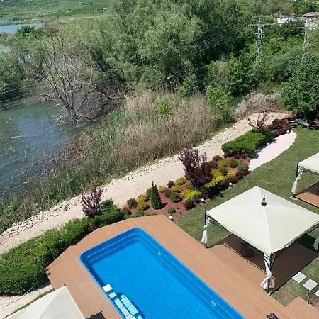 Hotel Acktion Deluxe