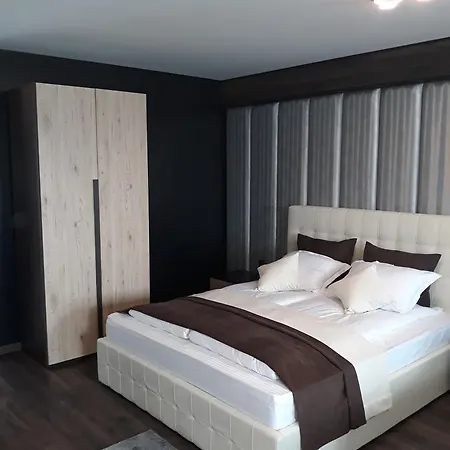 Acktion Deluxe Hotel *