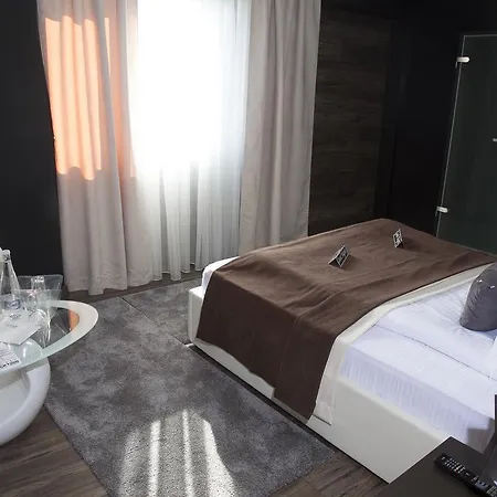 Hotel Acktion Deluxe *